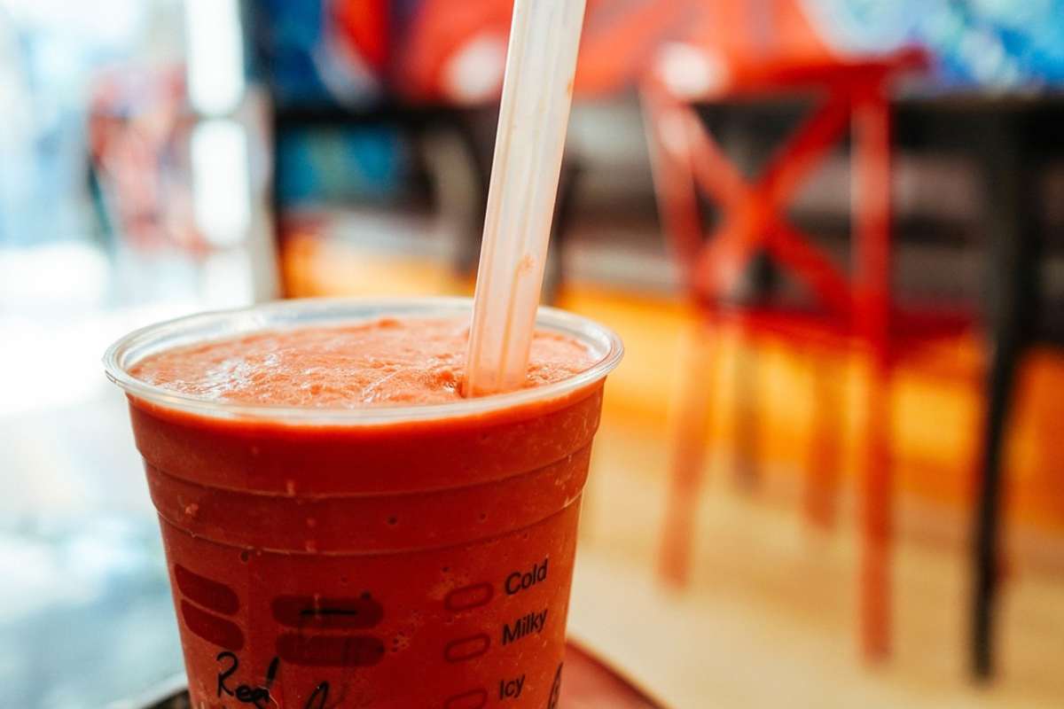 allarme salute bicchiere di plastica