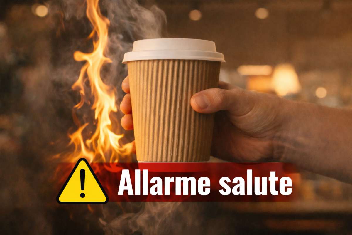 allarme salute bicchiere di plastica